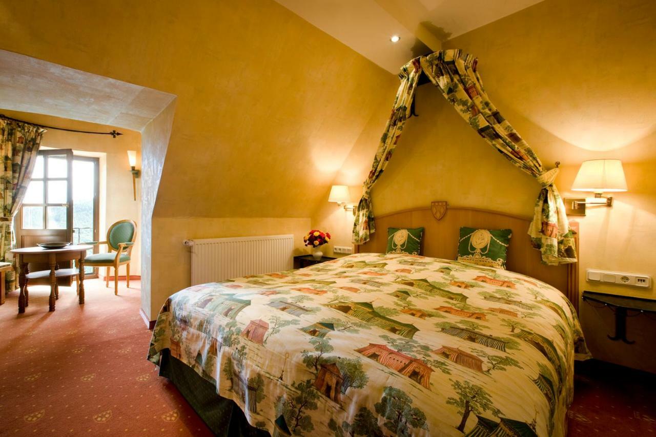 Hotel Burg Arras Alf Extérieur photo