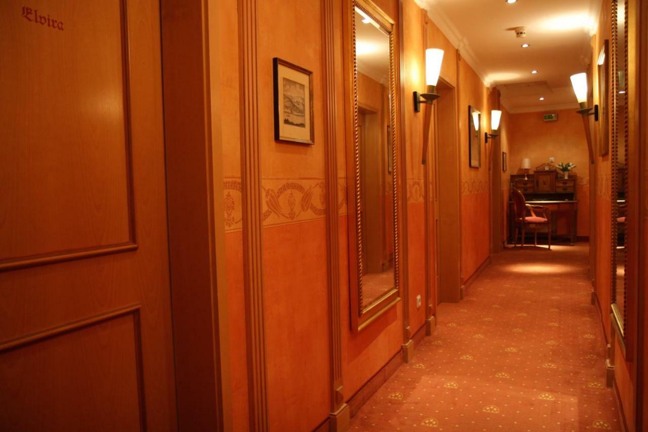 Hotel Burg Arras Alf Extérieur photo